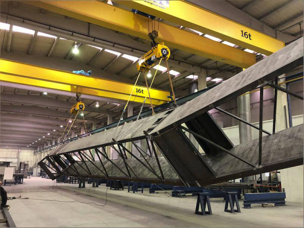 砂箱悬挂式翻转机